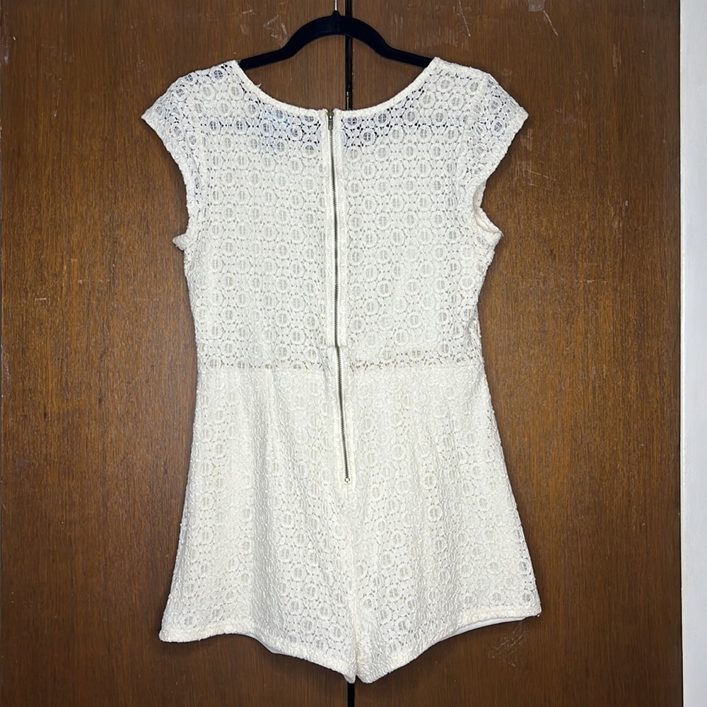 Eyelet romper - Picture 2 of 2